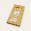 Set de 6 lápices de colores presentado en una caja personalizada con el logo oficial de la Asamblea Internacional 2026 "Felices para siempre"